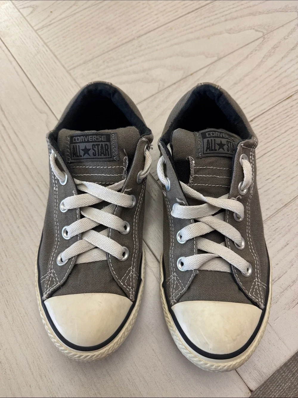 Converse Kids Low Top Sneakers in Gray and White